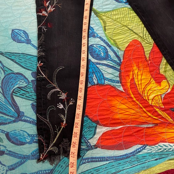 NWOT Zara Black Floral Embroidered Raw Hem Skinny Jeans Waist 15”. - Picture 7 of 13